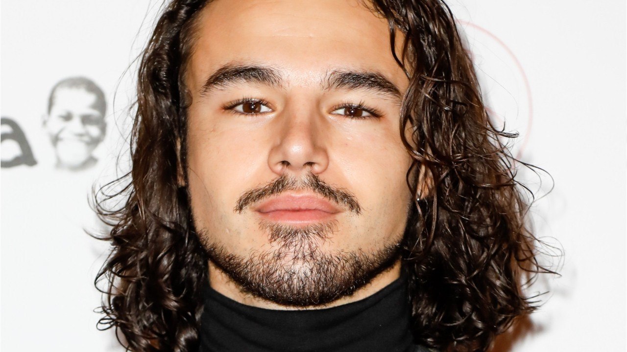 VOICI - « Je ne me sens pas à l'aise " : Anthony Colette forcé d'être torse-nu pendant Danse avec les Stars ?