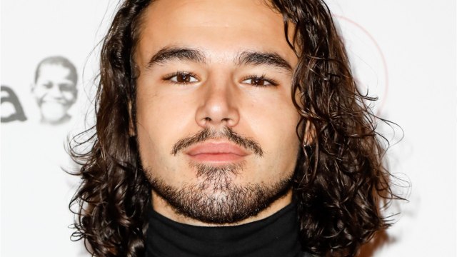 VOICI - « Je ne me sens pas à l'aise : Anthony Colette forcé d'être torse-nu pendant Danse avec les Stars ?