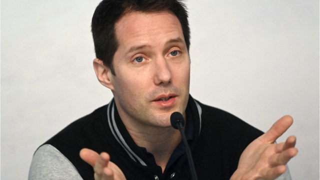 VOICI - Pierre Niney : ce gros vent qu'il a mis à Thomas Pesquet... alors qu'il était dans l'espace