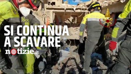 Скачать видео: Ravanusa, continuano le ricerche tra le macerie: si scava per ritrovare i dispersi