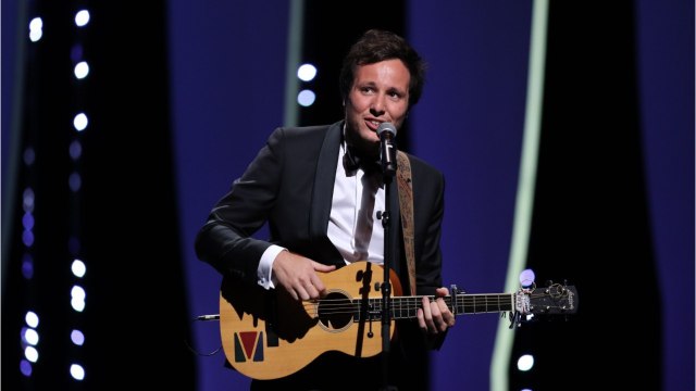 VOICI : Les Enfoirés : un célèbre acteur fait un appel du pied pour intégrer la troupe