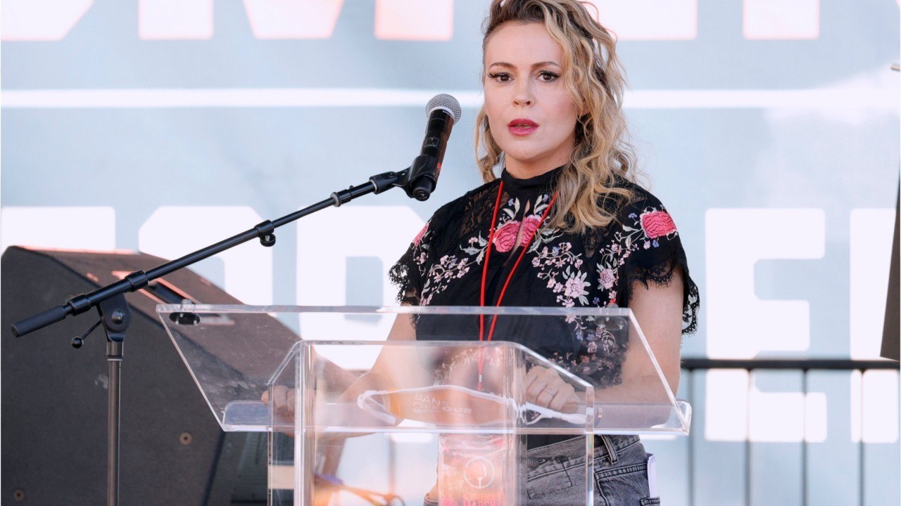 Voici - Charmed : Alyssa Milano responsable des tensions avec Shannen Doherty ? Elle s'explique