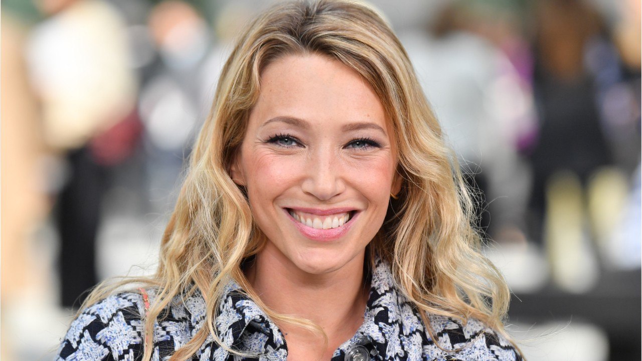 VOICI : Laura Smet : sa réponse sans équivoque à Paul Belmondo, après sa pique envers Laeticia Hallyday (1)
