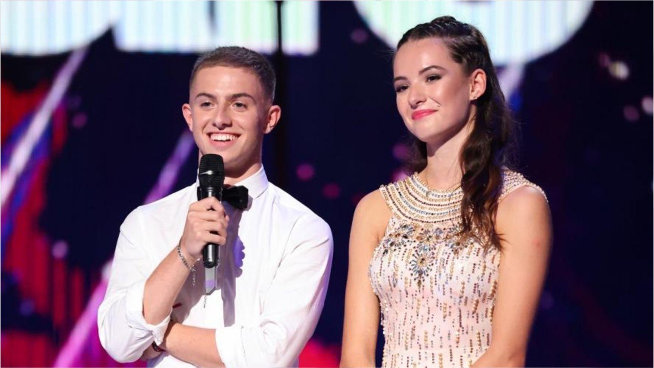 VOICI - "Je ressens des trucs pour toi" : Michou piège Elsa Bois en lui faisant croire qu'il a des sentiments pour elle