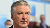 VOICI : Tir mortel d'Alec Baldwin : ces éléments présents sur le tournage qui remettent tout en cause