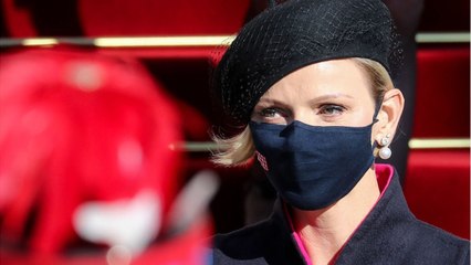 VOICI : PHOTO Charlène de Monaco proche du roi des Zoulous : son physique interpelle les internautes