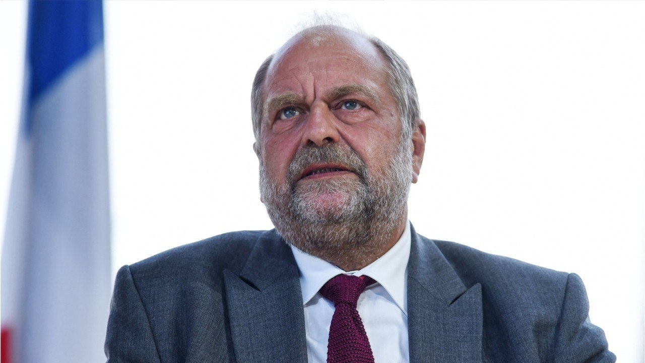 VOICI : Éric Dupond-Moretti ému : l'évocation (surprise) d'une personne dont il est très proche perturbe son interview