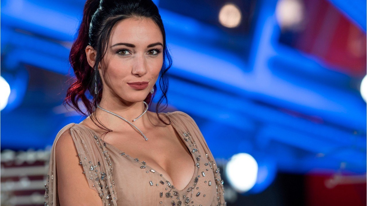 Voici - PHOTO "Que fait la police ?" : Delphine Wespiser agressée en pleine rue, elle pousse un coup de gueule