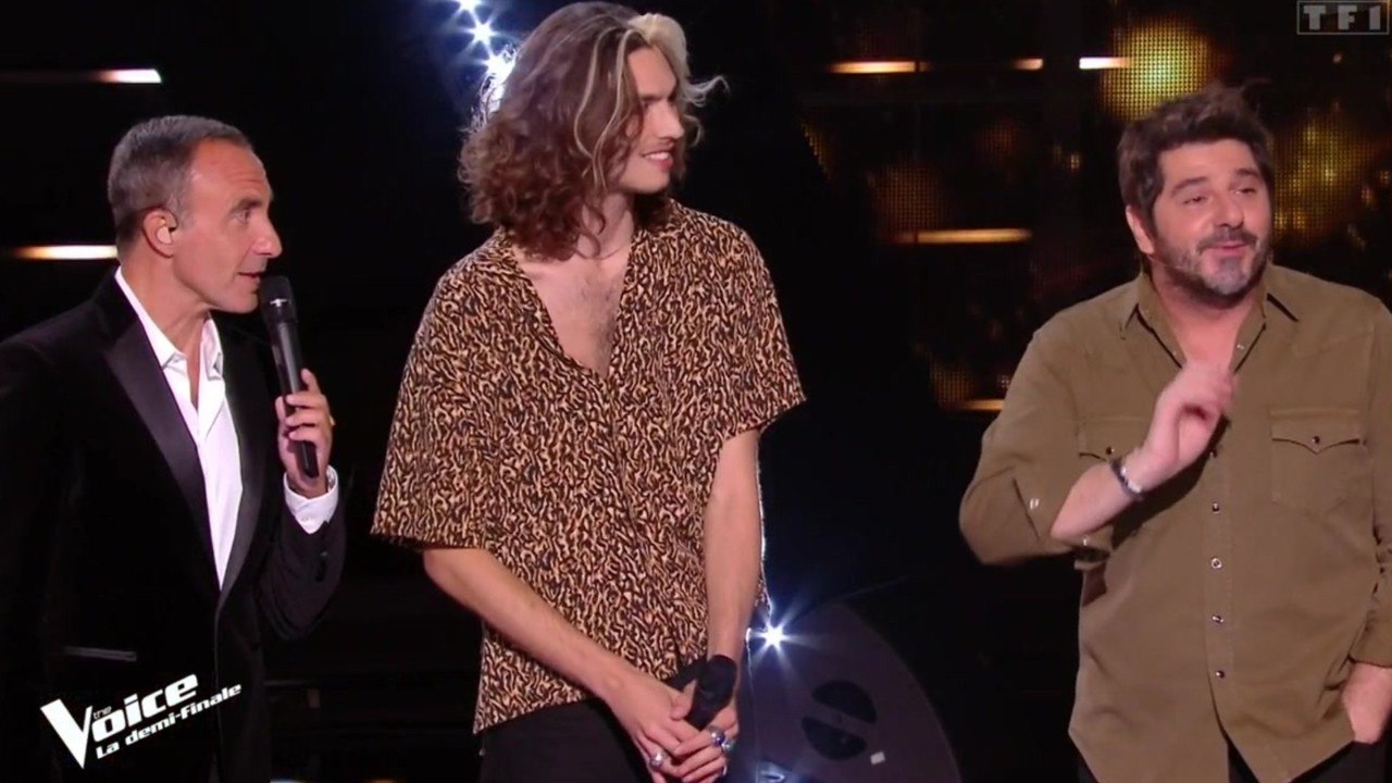 VOICI : "La finale j'en ai rien à faire" : Antoine en roue libre face à Nikos Aliagas et son coach Patrick Fiori lors de la demi-finale de The Voice All-Stars