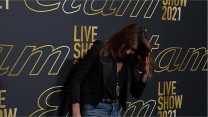 VOICI - PHOTO Carla Bruni malade : la chanteuse se montre affaiblie