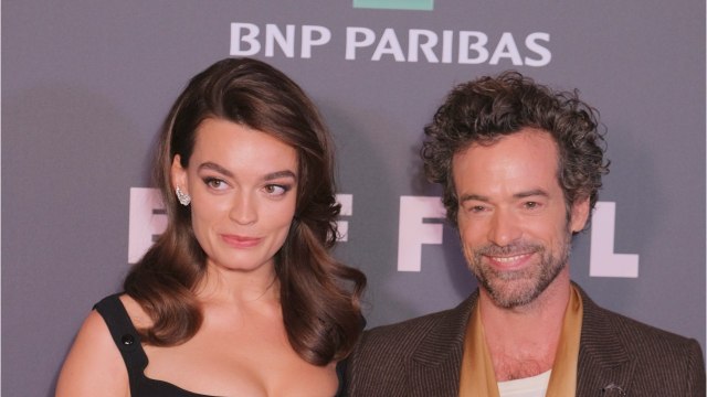 INFO VOICI Romain Duris amoureux : il a craqué pour la jeune actrice Emma Mackey de Sex Education