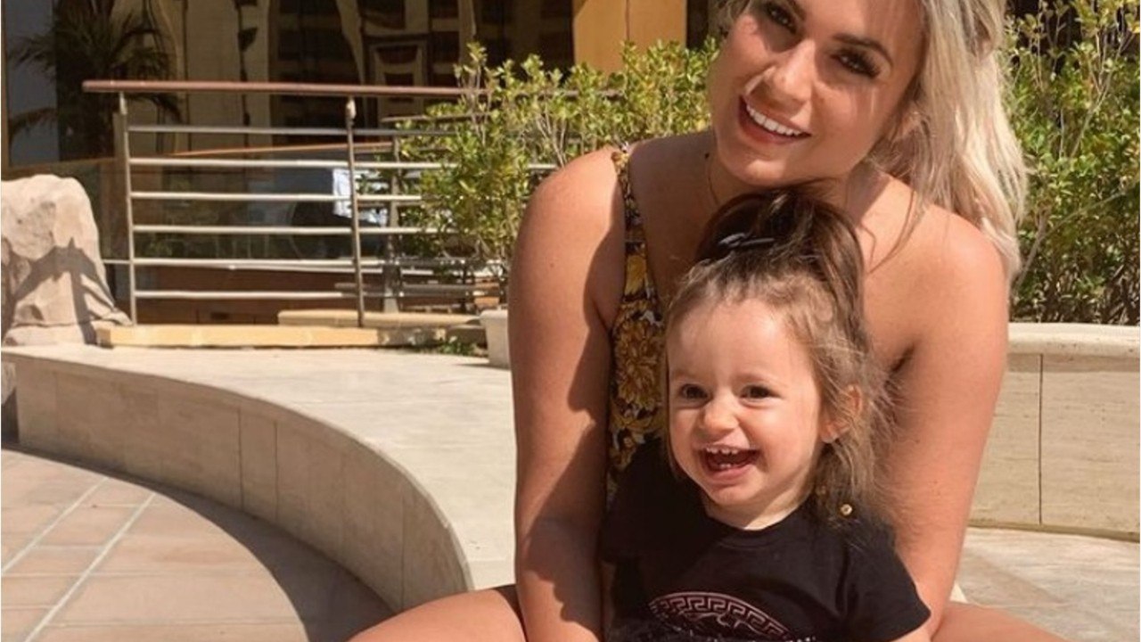 VOICI - Carla Moreau : ce projet très surprenant avec sa fille Ruby pour les fêtes de fin d'année