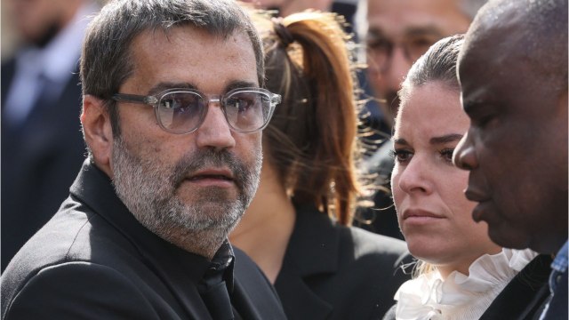 VOICI : Match des Héros : Stéphane Tapie bouleversé par l’hommage rendu à son père au stade Vélodrome (1)