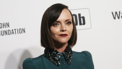 VOICI : Christina Ricci : la star de la Famille Addams s'est mariée deux mois après avoir annoncé sa grossesse
