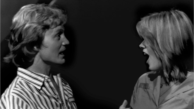 VOICI - Claude François : le témoignage accablant d'un commissaire de police chargé d'enquêter à l'époque sur ses relations avec des fans mineures