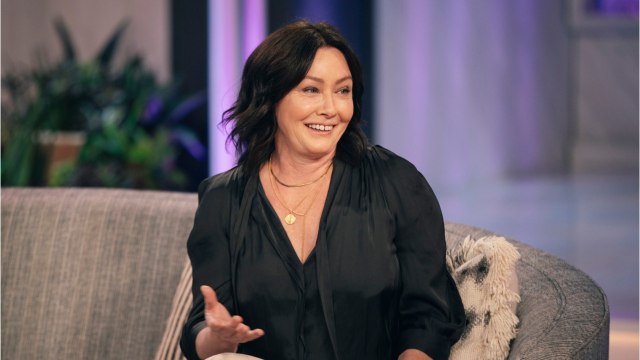 VOICI : Shannen Doherty atteinte d'un cancer : crâne rasé et nez en sang, elle dévoile un cliché d'elle préoccupant