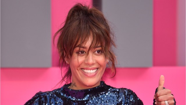 VOICI : Amel Bent : la chanteuse fait des tendres confidences sur l'éducation qu'elle donne à ses filles