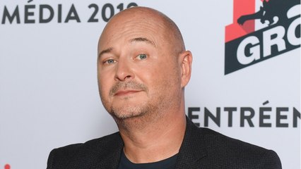 VOICI - PHOTO Cauet : Confiné mais bien entouré pour souffler ses 48 bougies