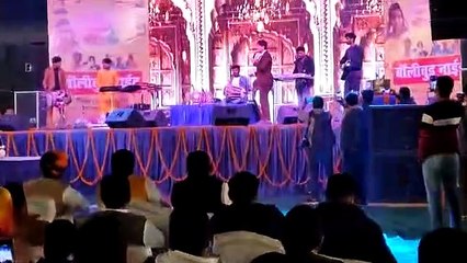 बॉलीवुड नाइट में देर रात तक डटे रहे