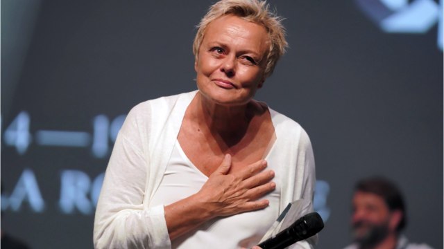 Voici - « Je ne reçois plus rien : Muriel Robin dresse un douloureux bilan de sa carrière