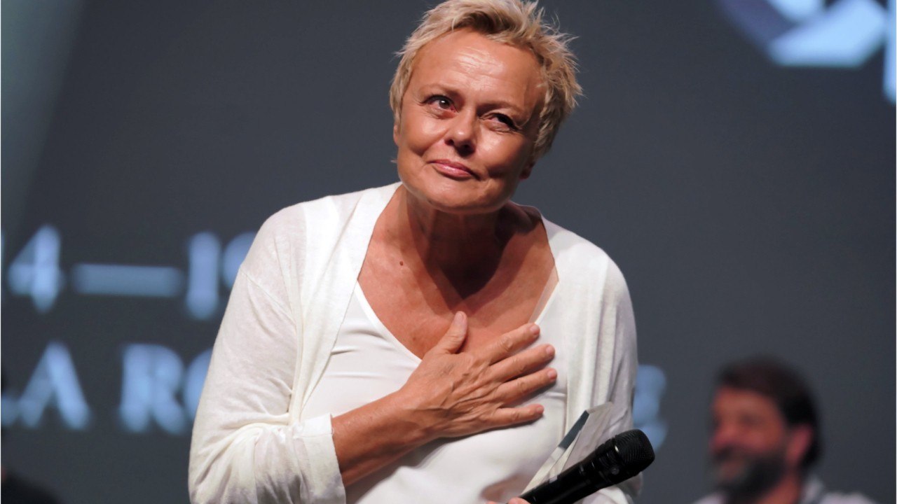 Voici - « Je ne reçois plus rien " : Muriel Robin dresse un douloureux bilan de sa carrière