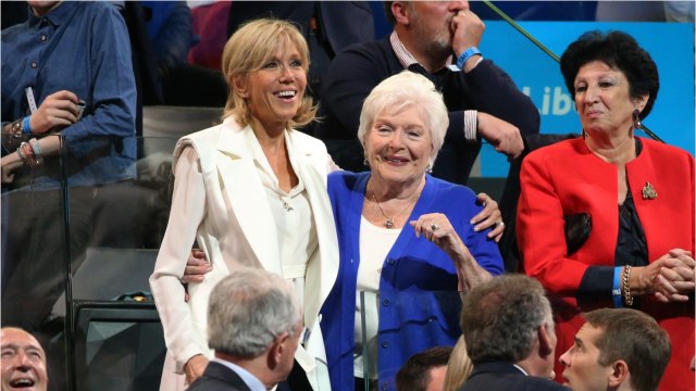 VOICI : . Fin de vie : Line Renaud assure que Brigitte Macron partage le même point de vue
