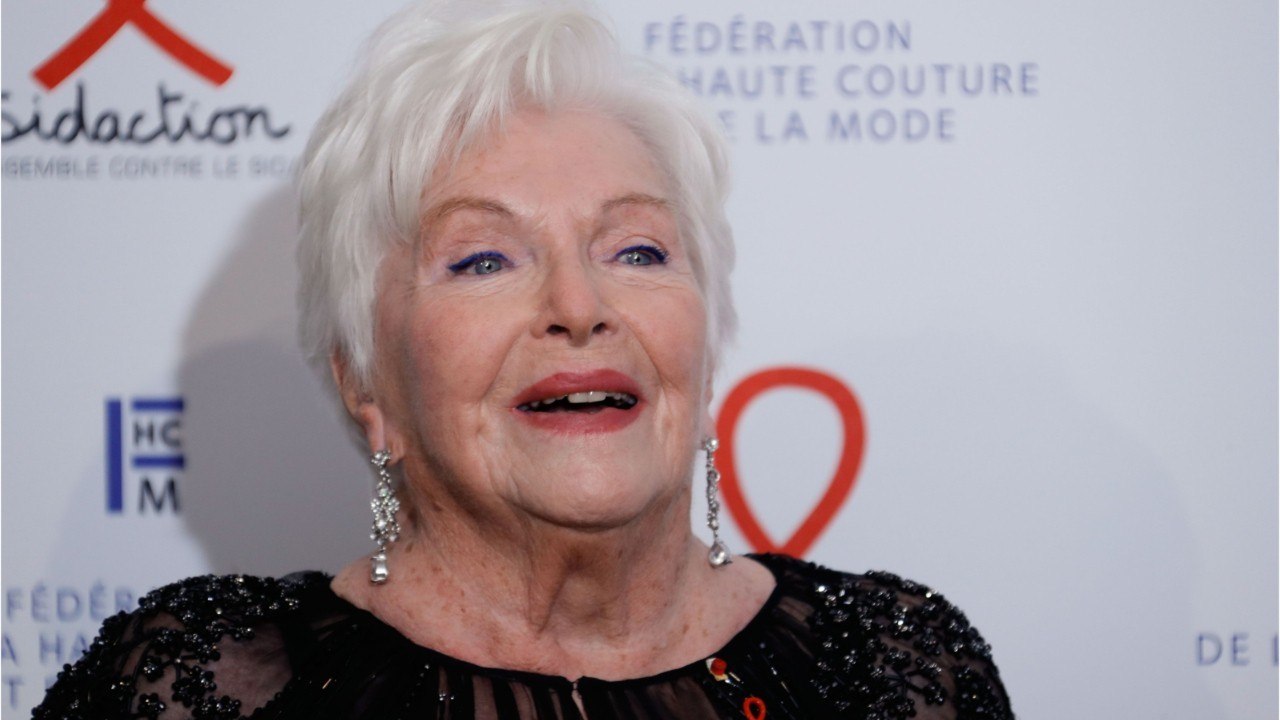 VOICI : Line Renaud : sa réponse amusée au "clin d'oeil" de Franck, candidat de L'amour est le pré