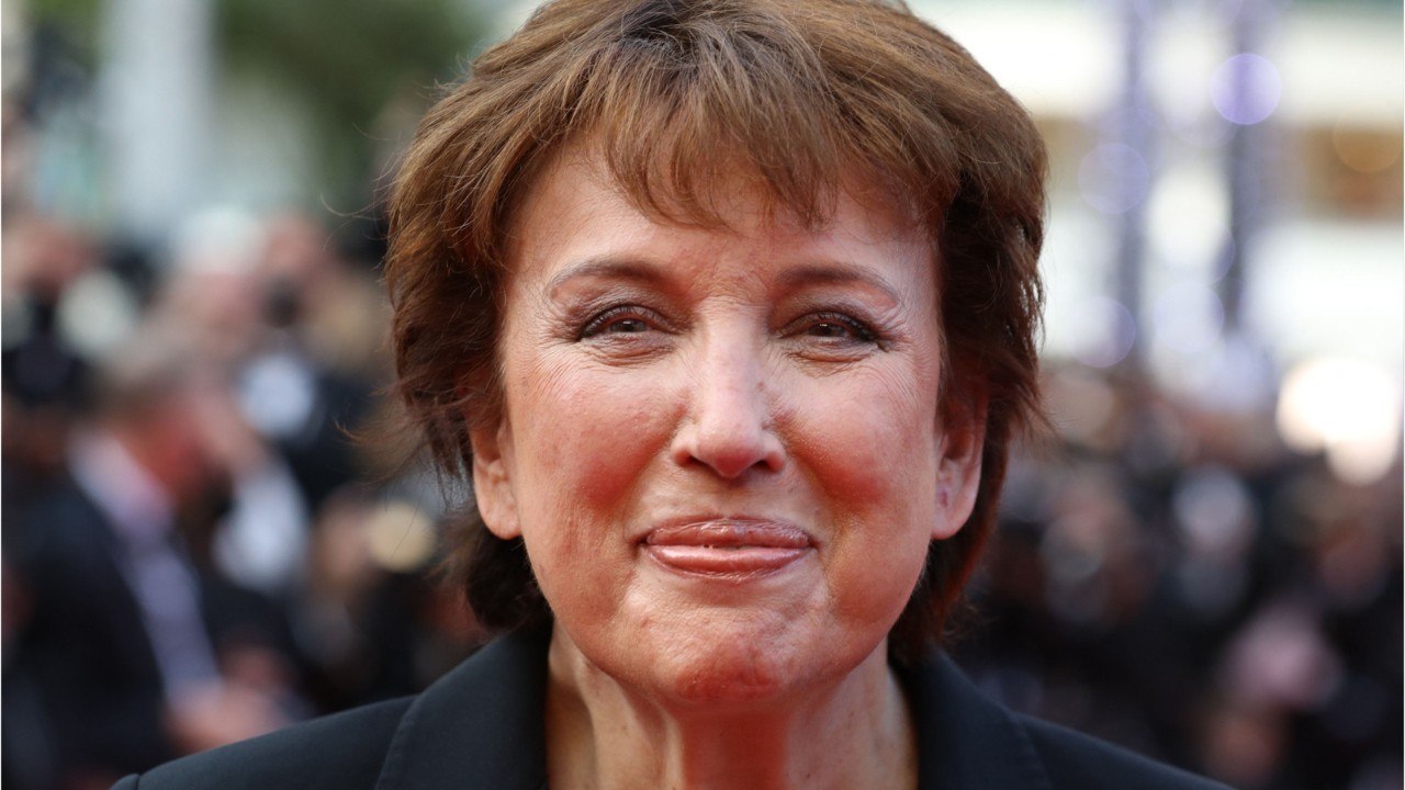 VOICI :"C'est une question à la con !" : Roselyne Bachelot recadre sèchement Darius Rochebin