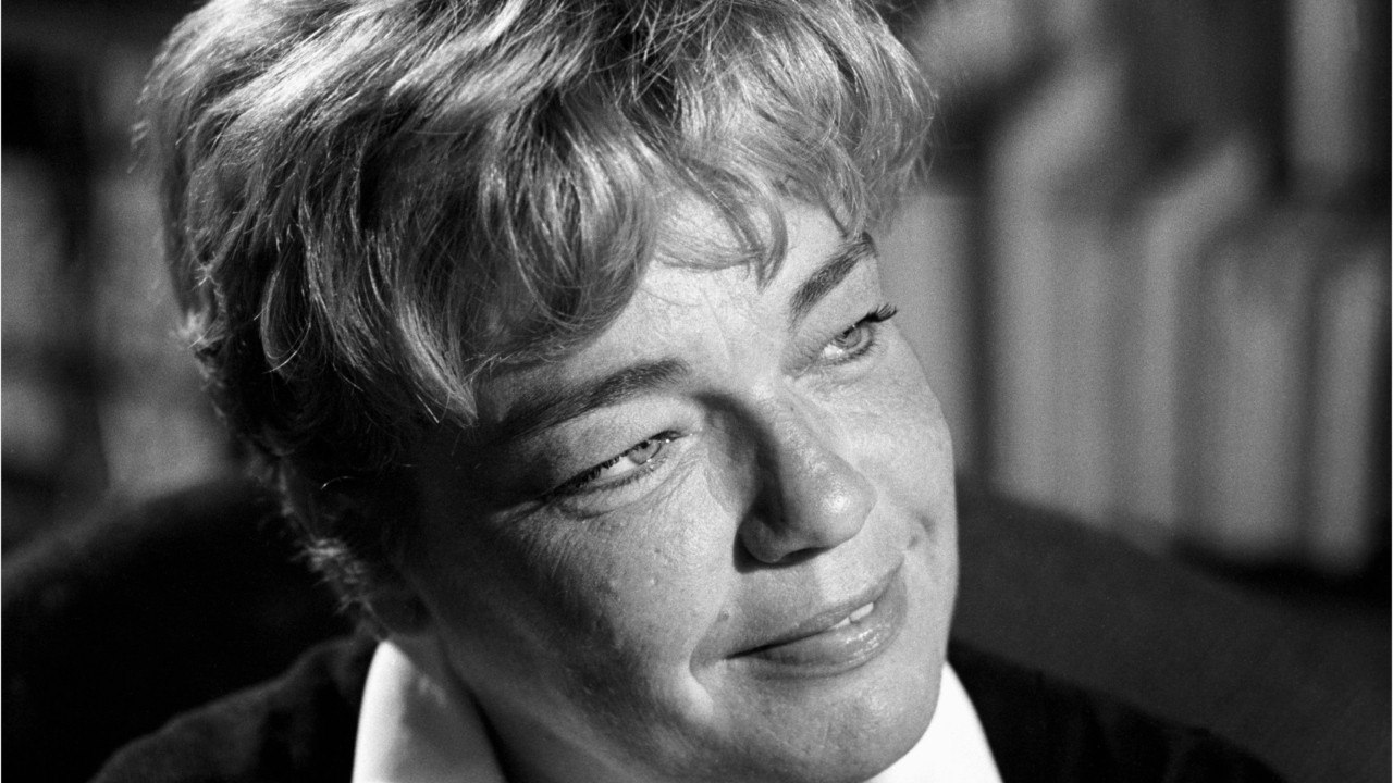 VOICI - Simone Signoret "la cocue la plus célèbre du monde" : Benjamin Castaldi revient sur la tromperie de son grand-père, Yves Montand