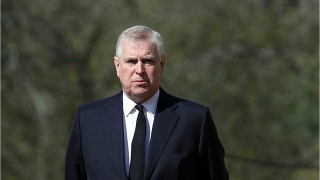 VOICI : Prince Andrew en plein scandale sexuel : des photos compromettantes du fils d'Elizabeth II font surface