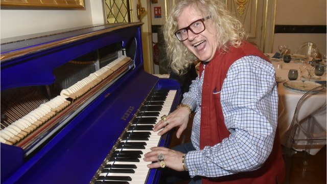 VOICI : Pierre-Jean Chalençon : sa chanson lunaire dédiée à Jean Castex