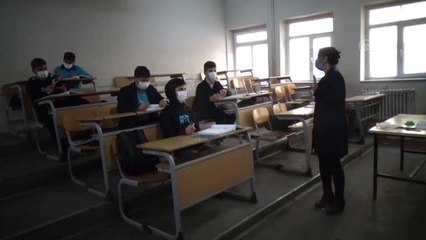 Meslek lisesi öğrencileri kaynak yapmayı kadın öğretmenden öğreniyor