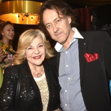 VOICI SOCIAL - Nicoletta : ses bouleversantes confidences sur sa tentative de suicide (1)