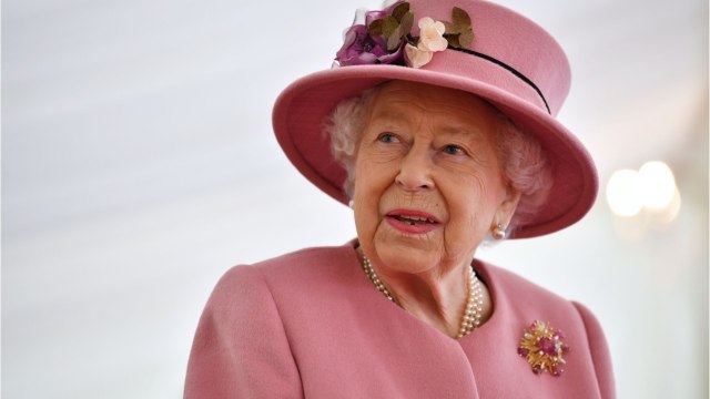 VOICI - Elizabeth II : la reine a un langage secret pour échanger avec son personnel