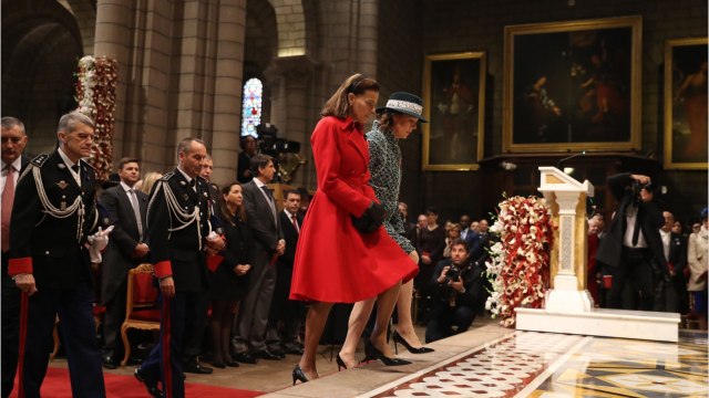 Voici - Une fosse aux serpents : Caroline et Stéphanie de Monaco, les sœurs d'Albert II, mèneraient la vie dure à la princesse Charlène