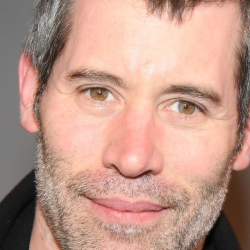 VOICI SOCIAL - Jalil Lespert enlacé par Laeticia Hallyday à Saint-Barth : une première photo de couple publiée sur Instagram