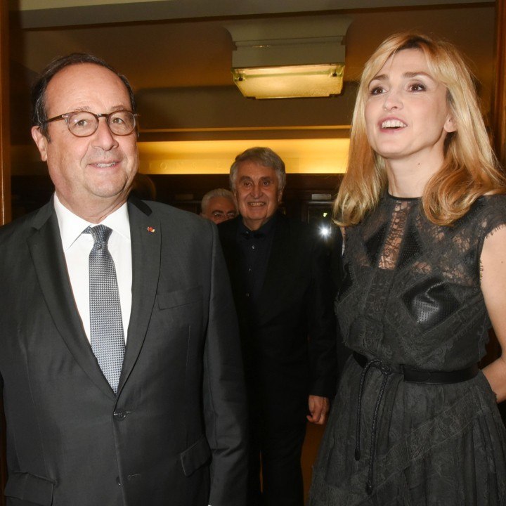 VOICI SOCIAL  Julie Gayet trahie par François Hollande : un proche révèle sa réaction (1)