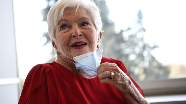 VOICI : Line Renaud a-t-elle totalement récupéré de son AVC et de son hospitalisation de 5 mois ? Ses confidences cash