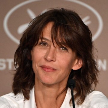 VOICI SOCIAL : Sa mort ne m'a pas rendue triste : Sophie Marceau réagit de façon surprenante au décès de Jean-Paul Belmondo