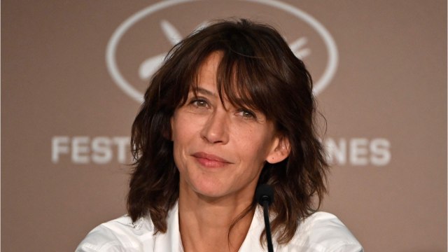 VOICI : Sa mort ne m'a pas rendue triste : Sophie Marceau réagit de façon surprenante au décès de Jean-Paul Belmondo