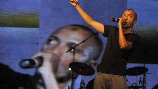 VOICI - Soprano dans Sept à huit : le rappeur fait de rares confidences au sujet de son fils né sous X