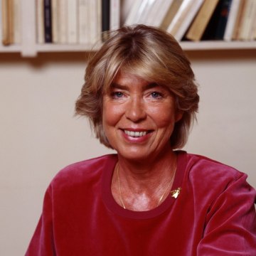 VOICI Social - Olivier Duhamel accusé d'inceste : les étranges écrits d'Evelyne Pisier en 2005 (1)