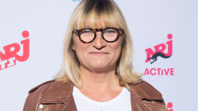 VOICI - Christine Bravo balance sur un célèbre chanteur et comédien qu'elle a vu en cure de désintox