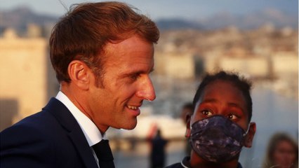 VOICI - Emmanuel Macron à Marseille : sa couleur de cheveux raillée par les internautes