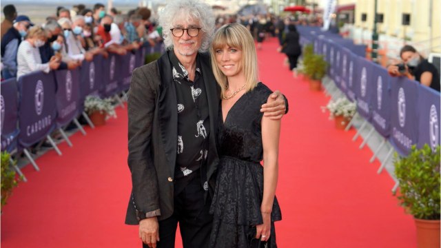 VOICI : Louis Bertignac a épousé sa compagne Laetitia Brichet, elle dévoile des clichés du mariage !