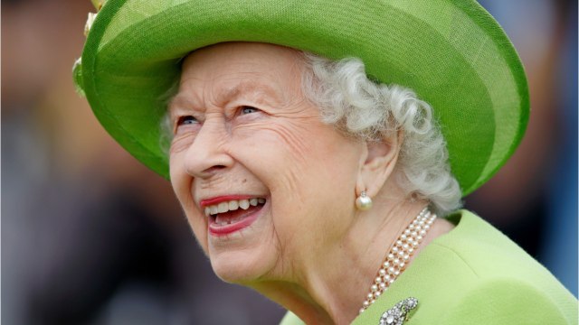 VOICI : Elizabeth II « fière : son petit-neveu, le très sexy Arthur Chatto va faire son entrée dans les Royal Marines