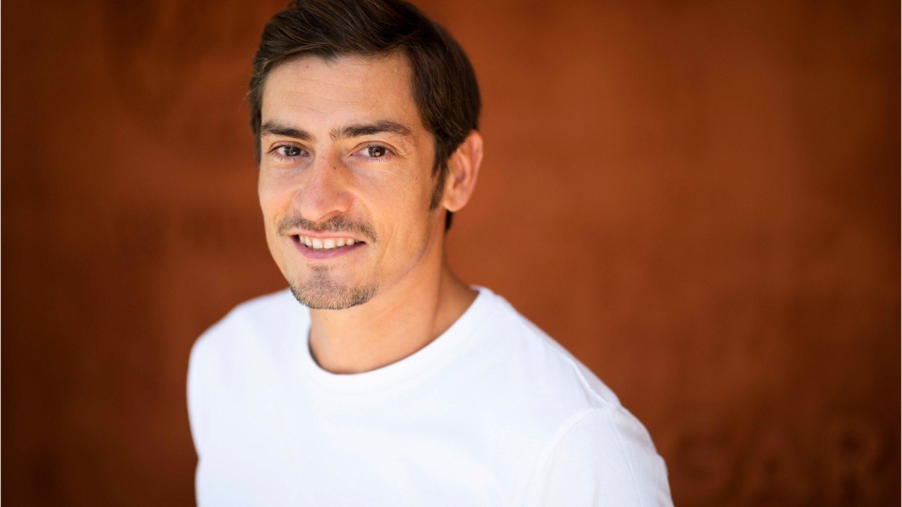 VOICI : Claude Dartois (Koh-Lanta, La Légende) marqué par la mort de sa mère : son témoignage touchant sur son enfance