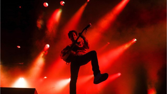 VOICI : Vianney surpris par des fans au restaurant : le chanteur réagit de manière inattendue sur Twitter