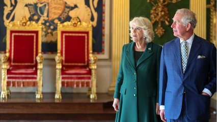 VOICI : The Crown : ce scandale concernant Charles et Camilla Parker-Bowles qui a été mis de côté dans la série