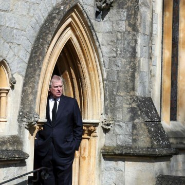 VOICI socialPrince Andrew : ces « parties de jambes en l'air qu'il organisait à Buckingham une fois la reine en voyage officiel (1)